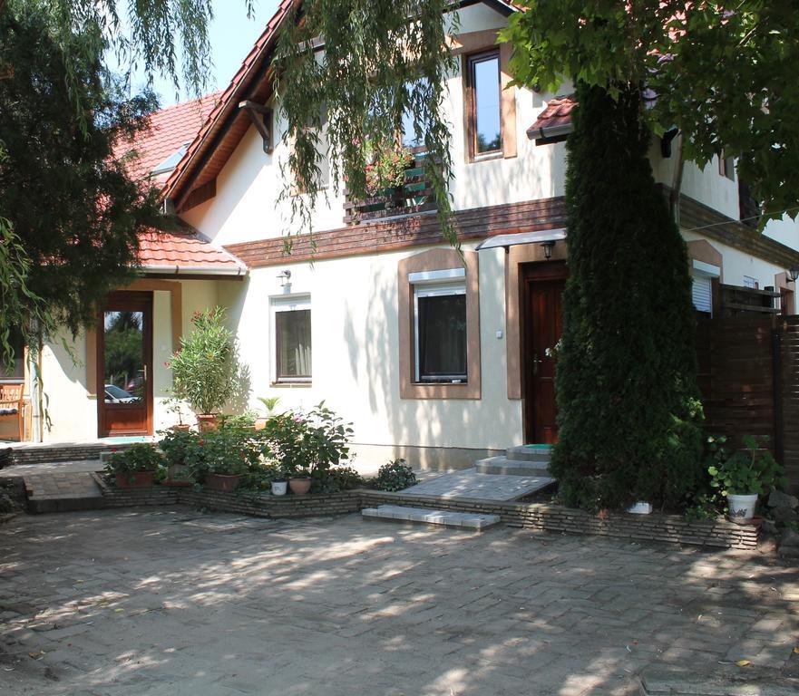 Vargapartman Szeged Exteriör bild
