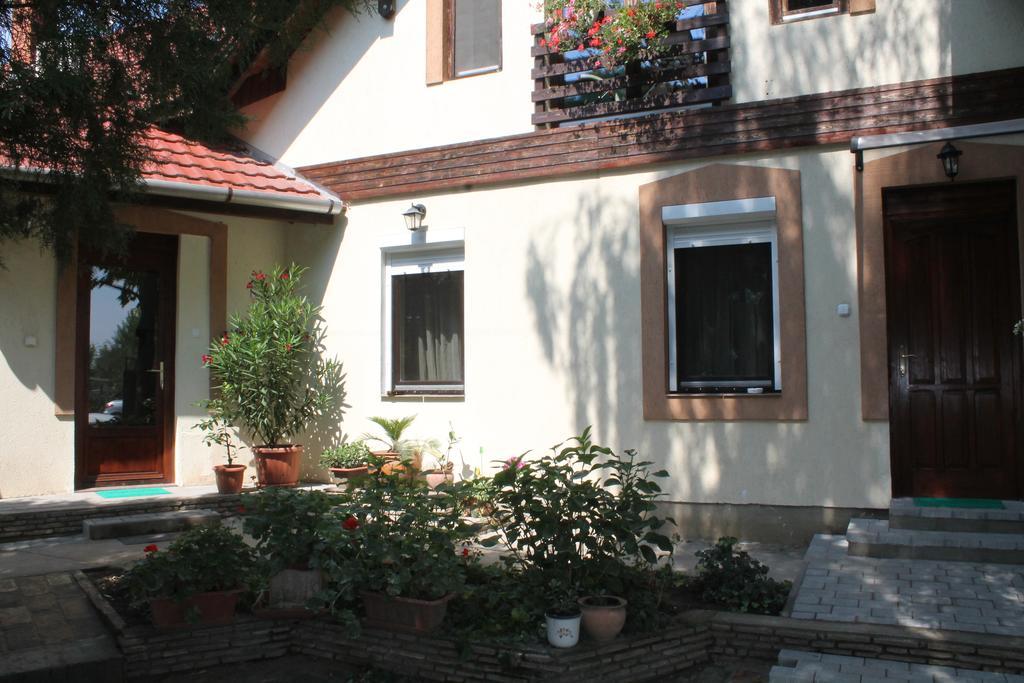 Vargapartman Szeged Exteriör bild