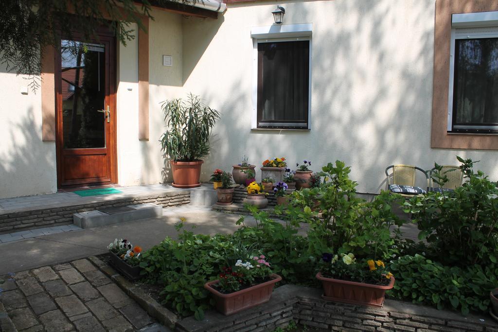 Vargapartman Szeged Exteriör bild