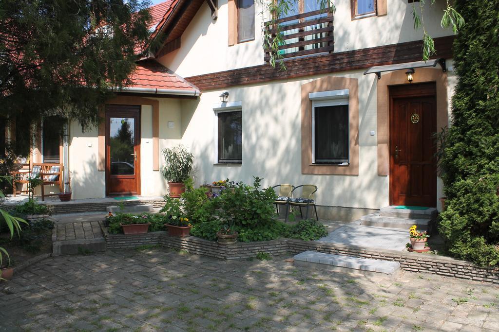 Vargapartman Szeged Exteriör bild