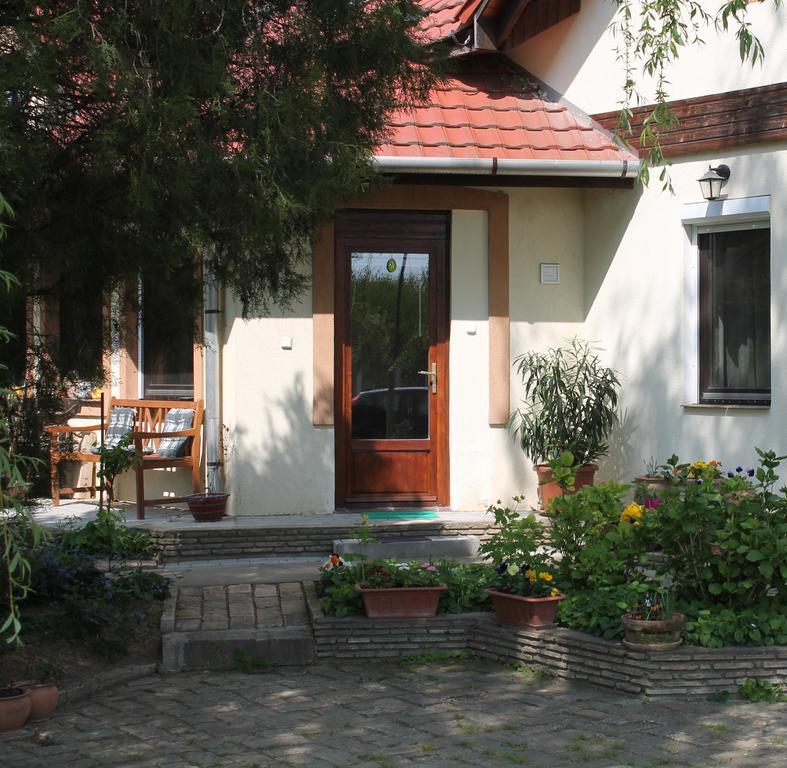 Vargapartman Szeged Exteriör bild