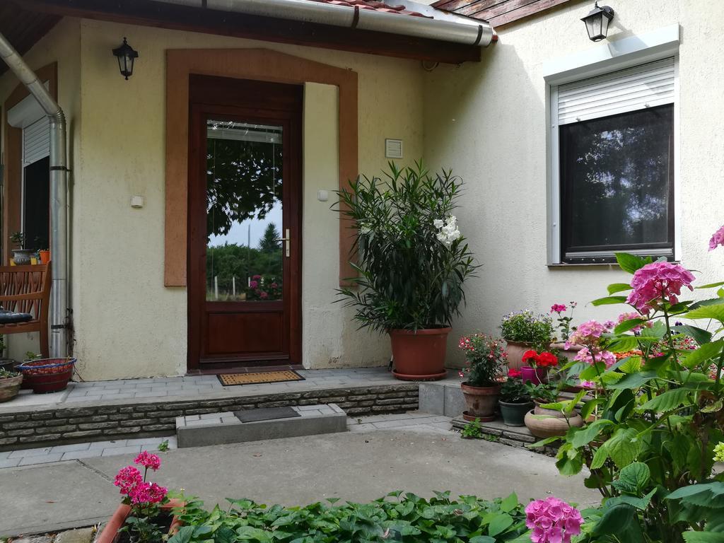 Vargapartman Szeged Exteriör bild